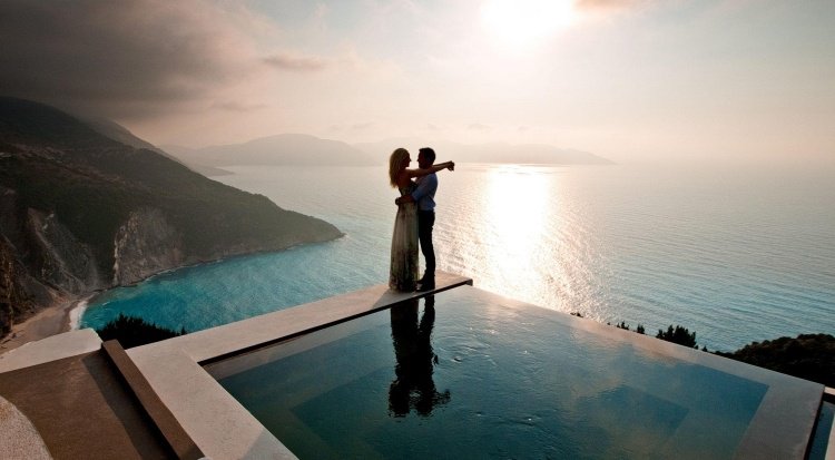 destination-vacances-romantiques-piscine-infinie-Crète-Grèce