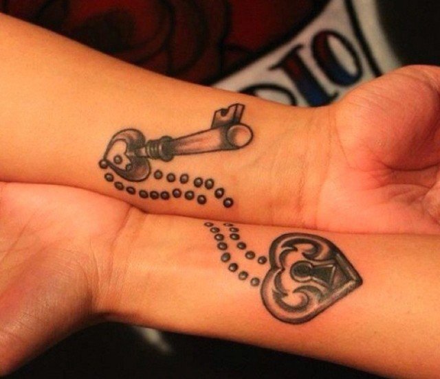 tatouage-couple-idee-originale-coeurs-cle